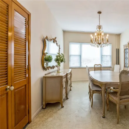 Image 4 - 59-36 Woodbine Street, New York, NY 11385, USA - Townhouse for sale