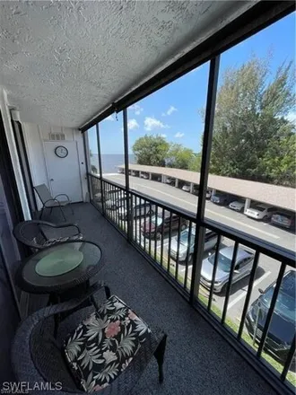 Buy this 2 bed condo on 3490 North Key Drive in Schooner Bay Condominiums, North Fort Myers