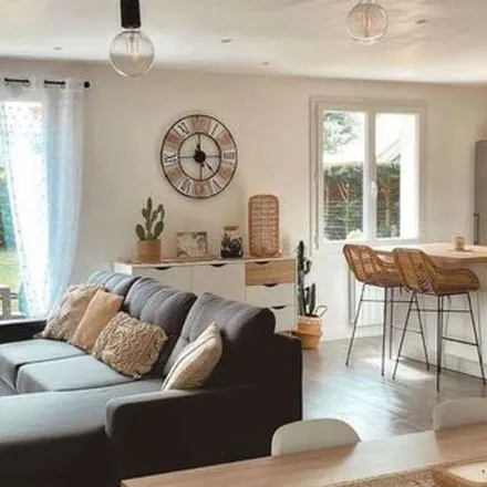 Rent this 4 bed apartment on 10 in 35490 Sens-de-Bretagne, France
