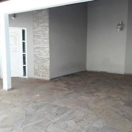 Buy this 3 bed house on Rua Coronel Ernesto Rodrigues da Cunha in Jardim Karaíba, Uberlândia - MG