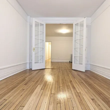 Rent this 3 bed apartment on 25-30 30th Road in New York, NY 11102