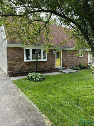 Buy this 3 bed house on 5884 Semoff Drive in Ferndale, Toledo