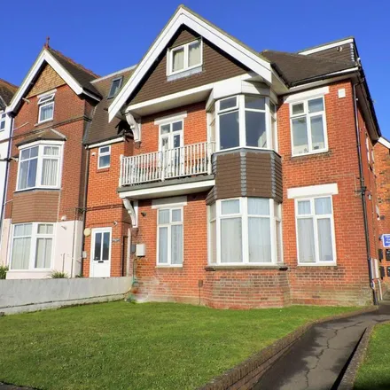 Rent this 1 bed apartment on Kwik Fit in 230-240 West Street, Fareham