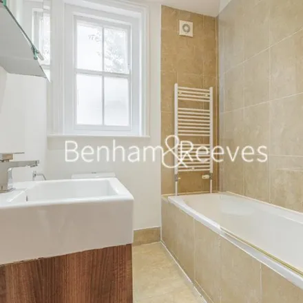 Image 4 - Johnson Mansions, Queen's Club Gardens, London, W14 9RH, United Kingdom - Apartment for rent