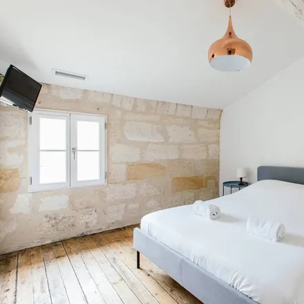 Rent this 2 bed apartment on Castillon-la-Bataille in Avenue Gambetta, 33350 Castillon-la-Bataille