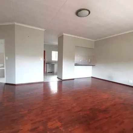 Image 4 - Boswell Avenue, Mondeor, Johannesburg, 2001, South Africa - Apartment for rent
