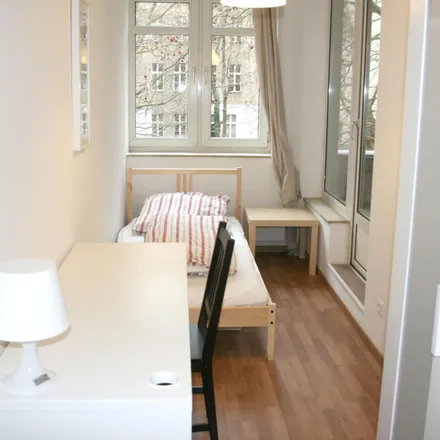 Rent this 3 bed room on Quarters in Stromstraße, 10551 Berlin