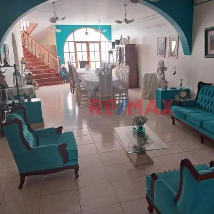 Buy this 4 bed house on Los Lucianitos in Avenida Country, Nuevo Chimbote