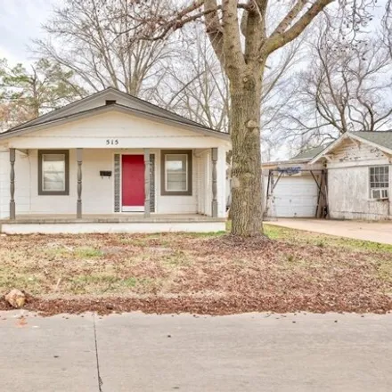 Rent this 3 bed house on 557 West Ford Street in Shawnee, OK 74801