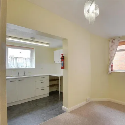 Image 5 - Sussex Police, Chatsworth Road, Worthing, BN11 1LY, United Kingdom - Apartment for rent