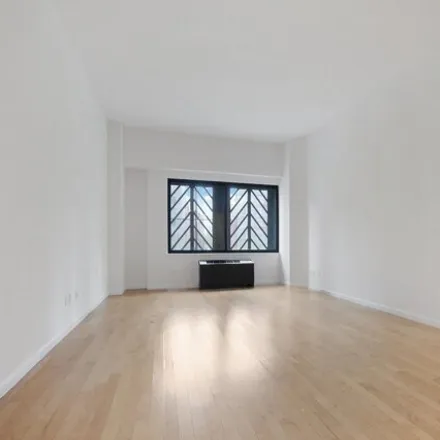 Image 1 - The Downtown Club, 20 West Street, New York, NY 10280, USA - Condo for sale