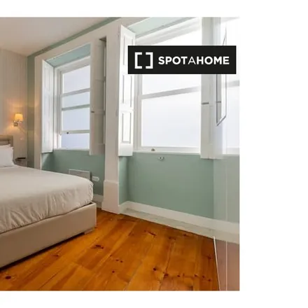 Rent this 2 bed apartment on Rua de Mouzinho da Silveira 86 in 4050-420 Porto, Portugal