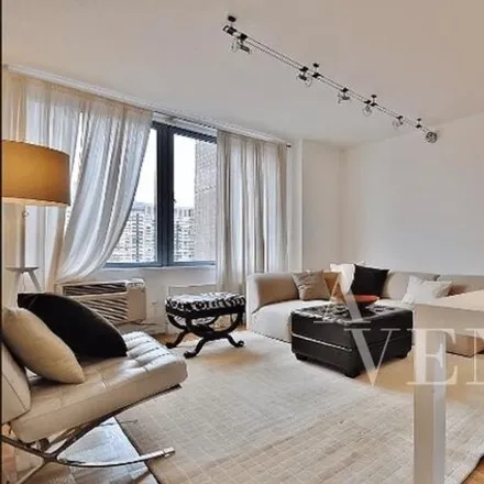 Image 1 - Yorkville Tower, East 92nd Street, New York, NY 10128, USA - Apartment for rent