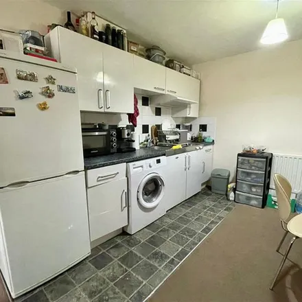 Image 1 - Marlow Road, High Wycombe, HP11 1TB, United Kingdom - Apartment for rent