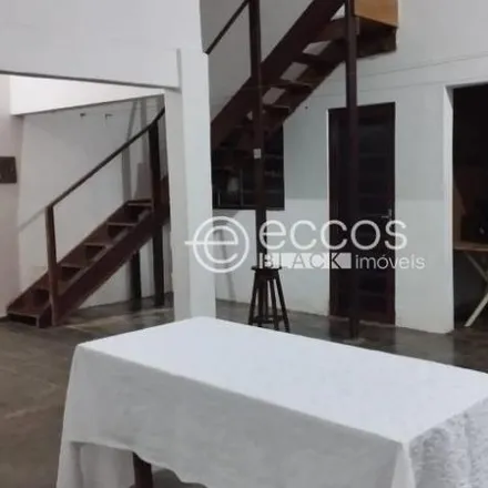 Buy this 2 bed house on Avenida Belarmino Cotta Pacheco in Segismundo Pereira, Uberlândia - MG