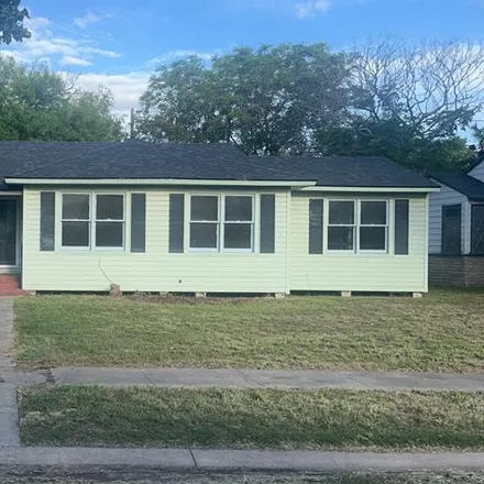 Buy this 4 bed house on 4229 Lowman Street in Corpus Christi, TX 78411