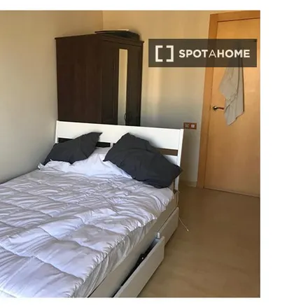 Rent this 5 bed room on Casa degli Italiani di Barcellona in Passatge de Méndez Vigo, 8