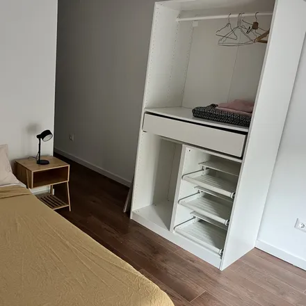 Rent this 1 bed room on Rua Irisalva Moita in 1600-038 Lisbon, Portugal