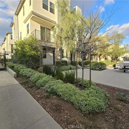 Image 8 - 19529 Cardin Place, Los Angeles, CA 91324, USA - Townhouse for rent