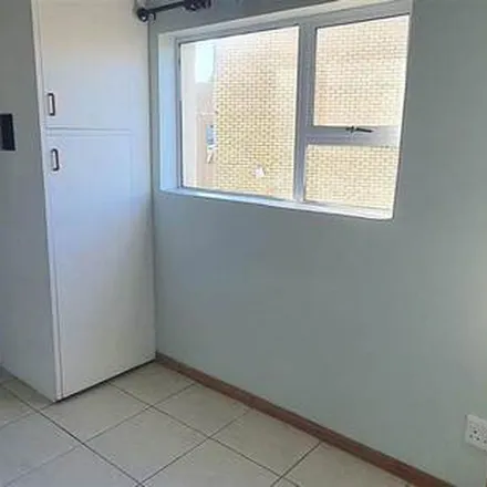 Rent this 2 bed apartment on Hoerskool Grens in Valley Road, Arcadia