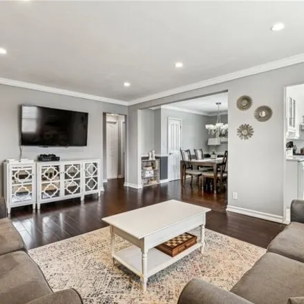 Image 4 - 251-10 58th Avenue, New York, NY 11362, USA - Apartment for sale