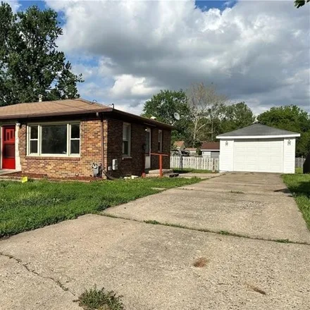 Buy this 3 bed house on 3341 East 29th Street in Des Moines, IA 50317