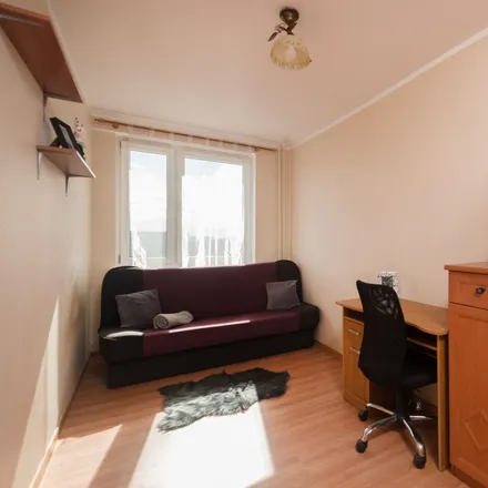 Rent this 3 bed room on Bitwy Oliwskiej 15 in 80-339 Gdańsk, Poland