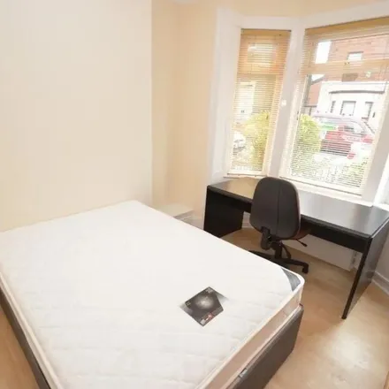 Rent this 5 bed apartment on Lisburn Avenue in Belfast, BT9 7EY