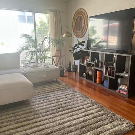 Image 2 - Sheriff West Hollywood Station, 780 North San Vicente Boulevard, West Hollywood, CA 90069, USA - Room for rent