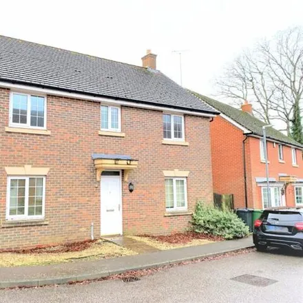 Rent this 4 bed house on 19 Woodlands in Bexhill-on-Sea, TN39 4RJ