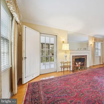 Image 3 - 5475 Nebraska Avenue Northwest, Washington, DC 20015, USA - House for sale