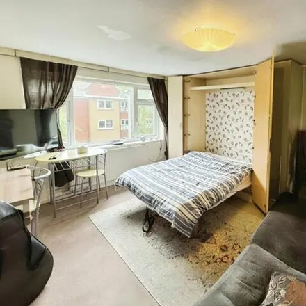 Image 3 - Whiteoak Road, Manchester, Greater Manchester, M14 - Apartment for rent