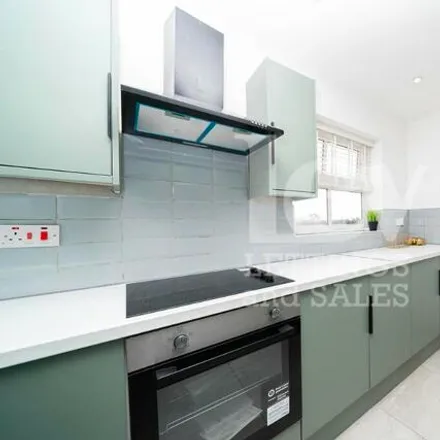 Image 9 - Great North Way, London, NW4 1PP, United Kingdom - House for sale