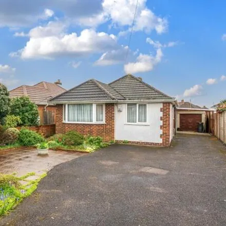 Buy this 2 bed house on Sellwood Road in Netley, SO31 5HJ