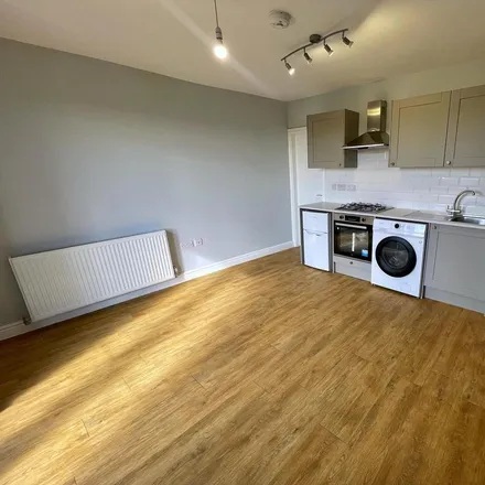 Image 1 - Shell Select, Bury New Road, Prestwich, M25 9WP, United Kingdom - Apartment for rent