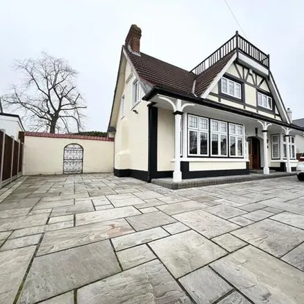 Rent this 4 bed house on Curtis Road in London, RM11 3NS