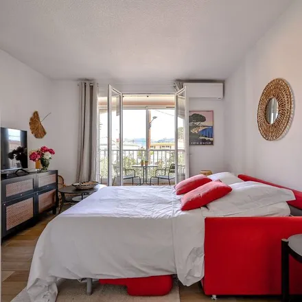 Rent this 1 bed apartment on 83430 Saint-Mandrier-sur-Mer
