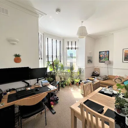 Image 2 - Tierney Road, London, SW2 4QR, United Kingdom - Apartment for rent
