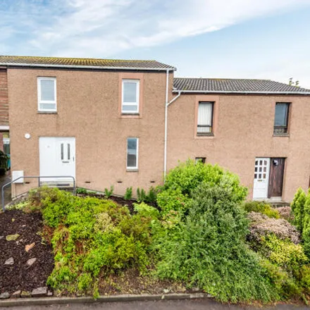 Buy this 3 bed townhouse on Scotscraig Drive in Tayport, DD6 9PW