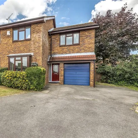 Rent this 4 bed house on 12 Crecy Close in Wokingham, RG41 3UZ