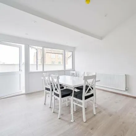 Rent this 6 bed apartment on 54 Ivy Street in London, N1 5LG