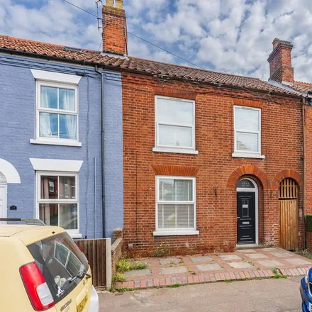 Rent this 4 bed townhouse on Angel Road in Norwich, NR3 3HP