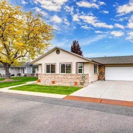 Buy this 2 bed house on 613 West Oxford Drive in Nampa, ID 83651