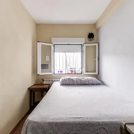 Rent this 3 bed room on Bar La Bodega in Calle de Alejandrina Morán, 28047 Madrid