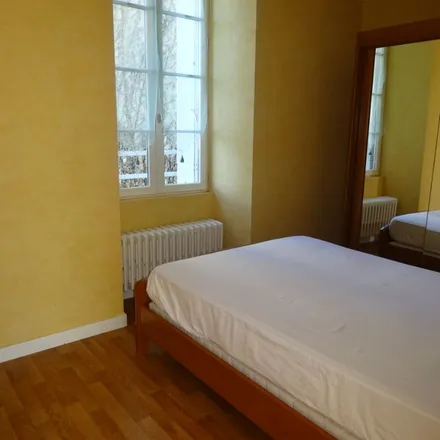 Rent this 2 bed apartment on Quai Sadi Carnot in 53000 Laval, France