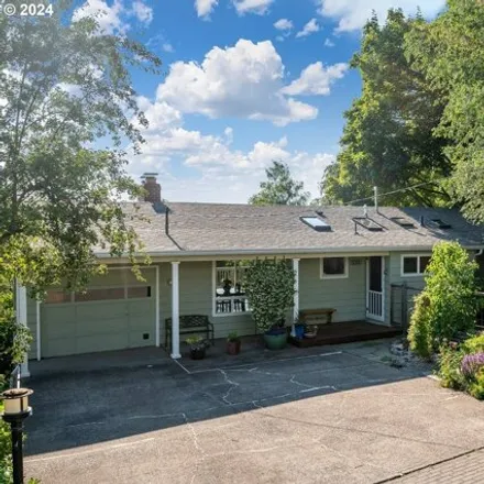 Image 4 - 8515 SW 61st Ave, Portland, Oregon, 97219 - House for sale