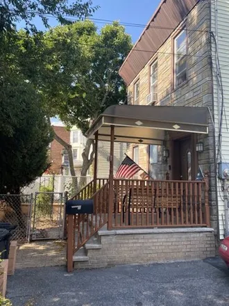 Buy this 6 bed house on 545 Shepherd Avenue in New York, NY 11208