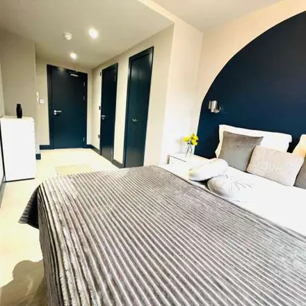 Rent this 5 bed apartment on Woodmansterne School in Woodmansterne Road, London