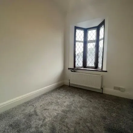 Image 7 - Broadhurst Avenue, London, IG3 9EW, United Kingdom - Townhouse for rent