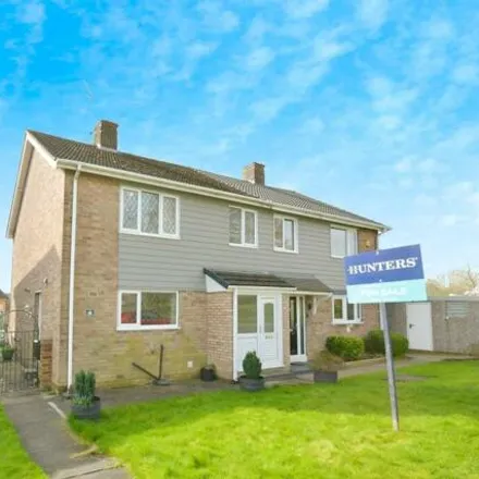 Buy this 3 bed duplex on Quantock Way in Chesterfield, S40 4LL